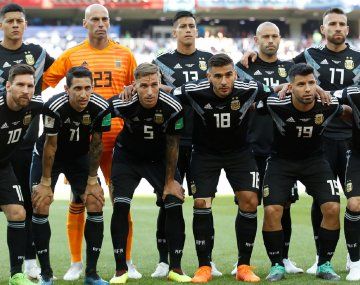 Cómo formó la Selección Argentina en sus últimos debuts mundialistas