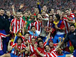 Fue parte de la época dorada del Atlético de Madrid, pero las lesiones lo obligaron a retirarse con 26 años. Fue parte de la época dorada del Atlético de Madrid, pero las lesiones lo obligaron a retirarse con 26 años.