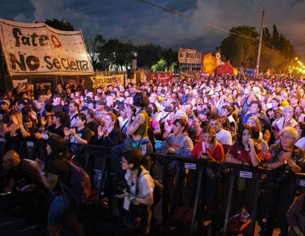 Fate no se cierra: trabajadores realizaron un festival para reclamar la reapertura de la fábrica