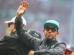 lewis hamilton se quedo con el gp de china lewis hamilton se quedo con el gp de china