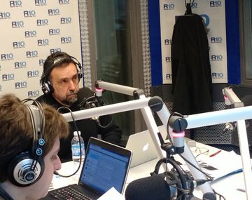 Roberto Navarro en las mañanas de Radio 10. 