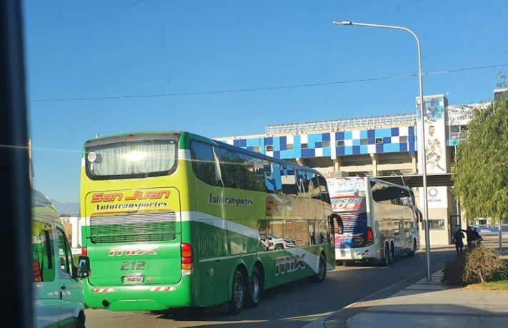 VIDEO: Así fue la pelea entre los allegados de Independiente y Racing