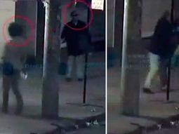 video: un joven fuera de si golpeo a un anciano ciego y hasta le tiro el baston video: un joven fuera de si golpeo a un anciano ciego y hasta le tiro el baston