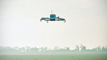 Amazon realizó la primera entrega con un drone Amazon realizó la primera entrega con un drone