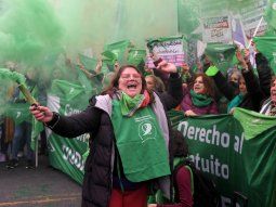 Pañuelazo verde frente a la Embajada de Estados Unidos por el fallo en contra del aborto
