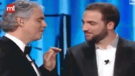gonzalo higuain volvio a quedar en ridiculo tras el saludo a andrea bocelli gonzalo higuain volvio a quedar en ridiculo tras el saludo a andrea bocelli