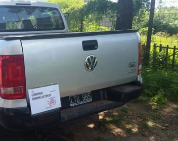 La camioneta abandonada por los delincuentes.