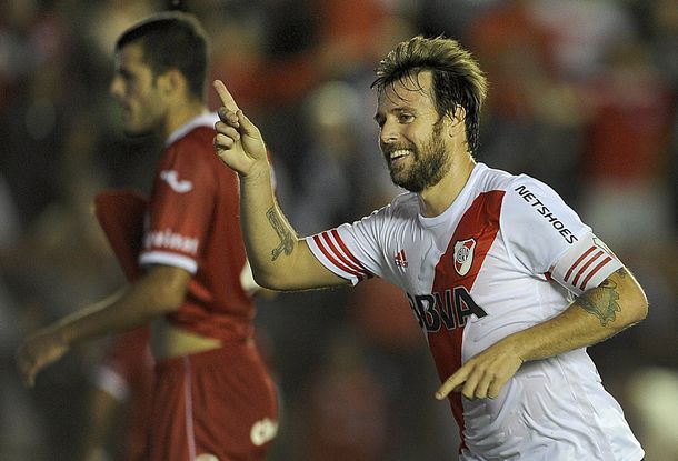 River le ganó a Argentinos y escaló a la cima del campeonato