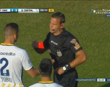 ¿La tarjeta roja más rápida de la historia? A un ex Boca lo echaron a los 9 segundos