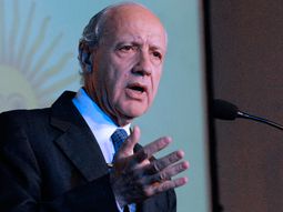 Lavagna acusó a la Alianza PRO de esconder a sus economistas