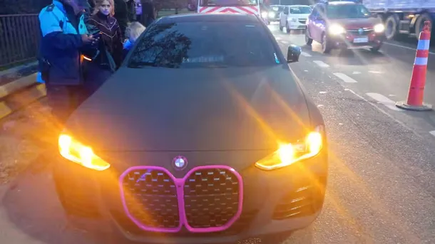 El BMW involucrado en el choque fatal qued&oacute; bajo custodia judicial. Foto: TN.