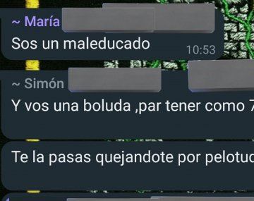 Un sticker desató una feroz pelea en grupo de vecinos y los chats son viral