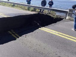 Se derrumbó un tramo del Puente de Lincoln y quedó cortada la ruta 188