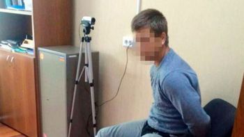 una mujer vendio a su hija a un violador por una botella de vodka y menos de dos euros una mujer vendio a su hija a un violador por una botella de vodka y menos de dos euros