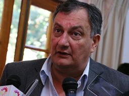 asaltaron al intendente de bariloche en la recibida de su hija en la plata asaltaron al intendente de bariloche en la recibida de su hija en la plata