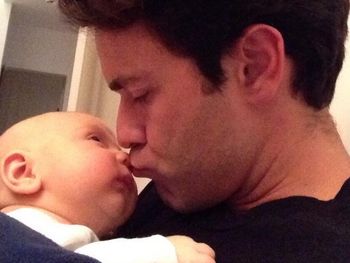 Mariano Martínez celebró los dos meses de su bebé