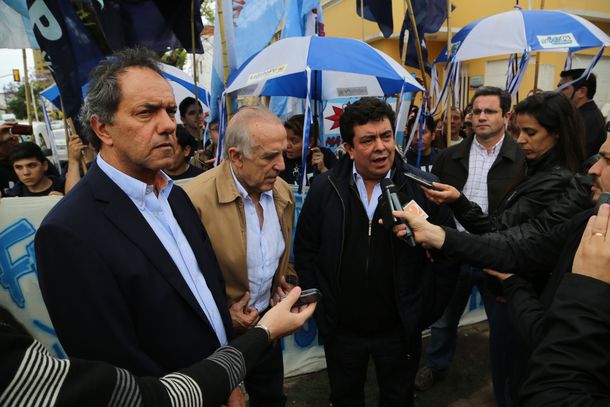 Scioli le respondió a los intendentes massistas: Hacen política con el dolor de la gente