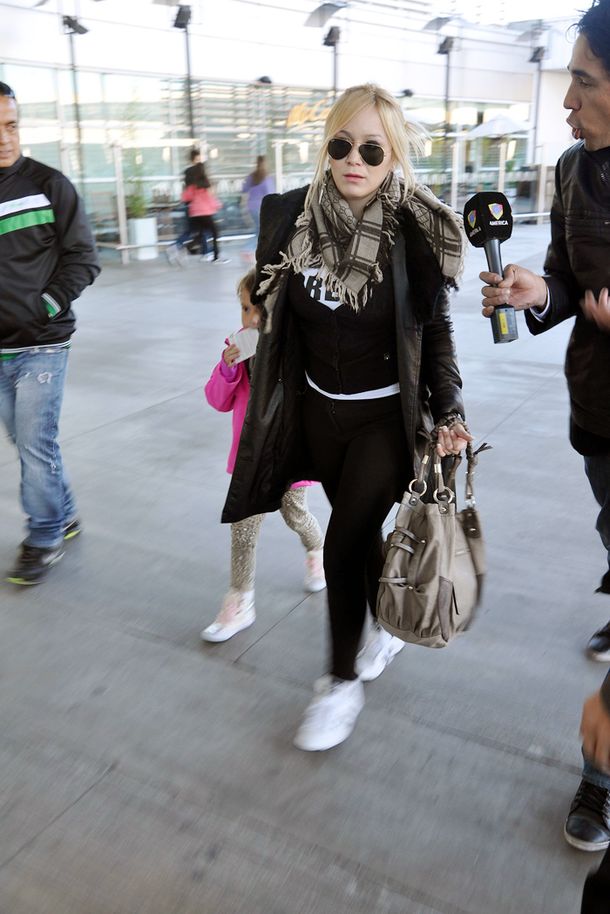 Karina empieza una batalla legal contra sus productores