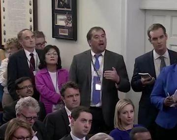 Un periodista se peleó con una portavoz de la Casa Blanca