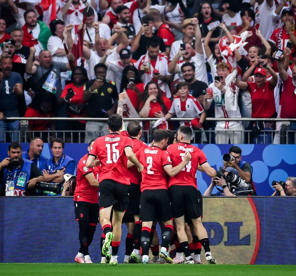 Portugal perdió 2-0 contra Georgia y ambos avanzaron a los octavos de final
