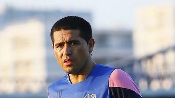 riquelme se entrena aparte y no tiene fecha de retorno riquelme se entrena aparte y no tiene fecha de retorno