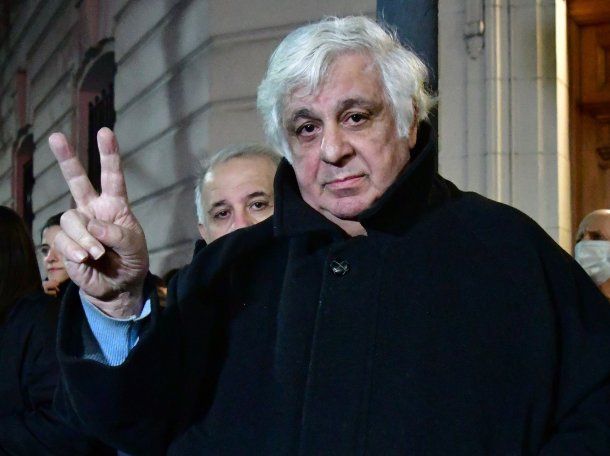 Alberto Samid dio explicaciones sobre la mujer que fue vista desnuda en Ezeiza: Es una de mis hijas