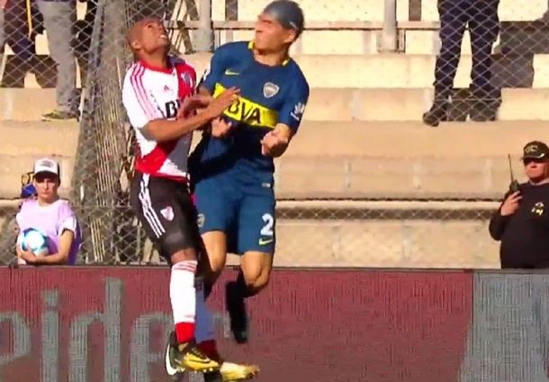 Así fue el cabezazo que le dio De La Cruz a Goltz