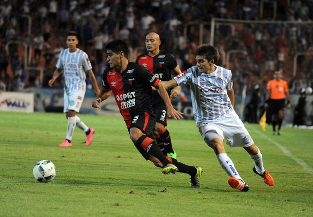 Godoy Cruz goleó a Colón en Mendoza