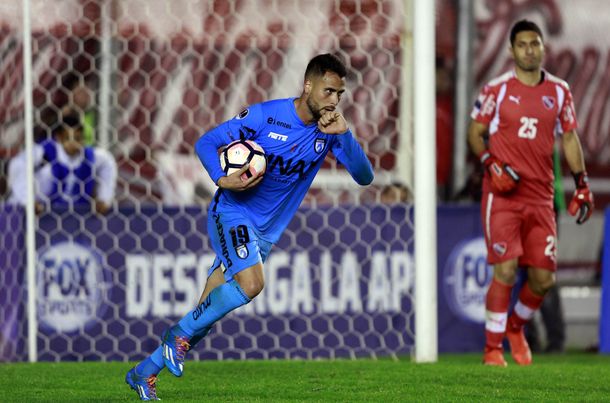 Bielkiewicz marcó de penal para Deportes Iquique y se llevó la pelota.