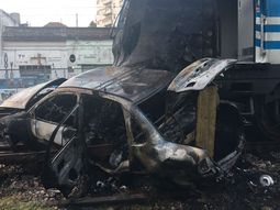 Así quedó el taxi que embistió el tren Sarmiento en Floresta Así quedó el taxi que embistió el tren Sarmiento en Floresta