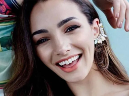 thelma fardin difruta de la playa de quequen con una microbikini roja thelma fardin difruta de la playa de quequen con una microbikini roja