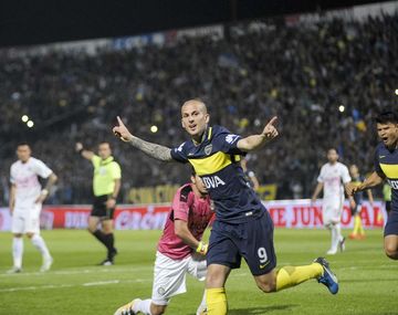 Benedetto desteja su gol para Boca ante Olimpia