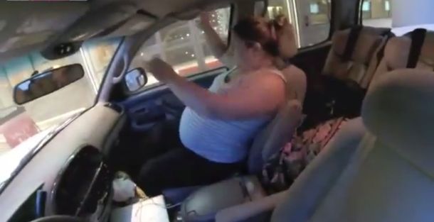 VIDEO: Un padre graba el parto de su mujer, que dio a luz antes de llegar al hospital