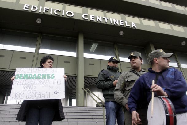 Avanza el proyecto del oficialismo para sancionar a policías que realicen huelgas