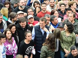 Massa estuvo en Ciudad Oculta junto a Santoro: almorzó y dialogó con vecinos