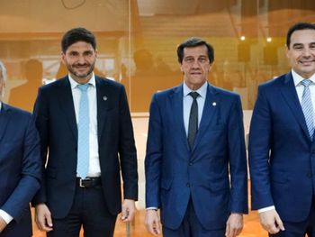 Los gobernadores radicales defendieron a Raúl Alfonsín frente a Javier Milei