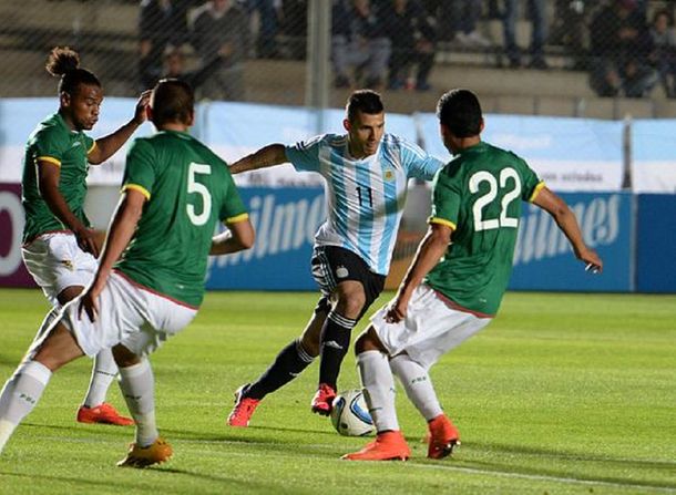 Con tres goles de Agüero y dos de Di María, Argentina goleó a Bolivia