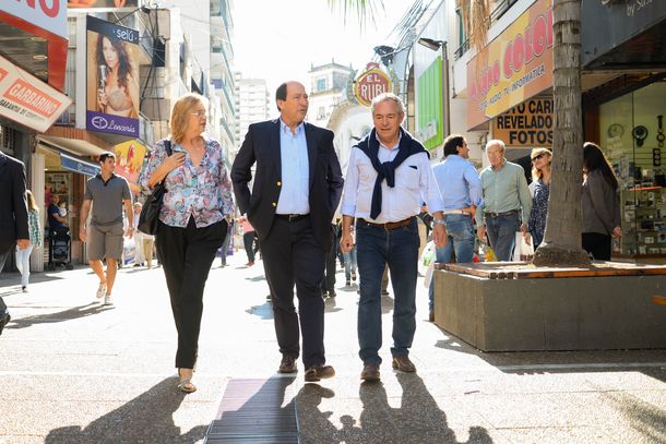 Macri y Sanz siguen en campaña recorriendo el país