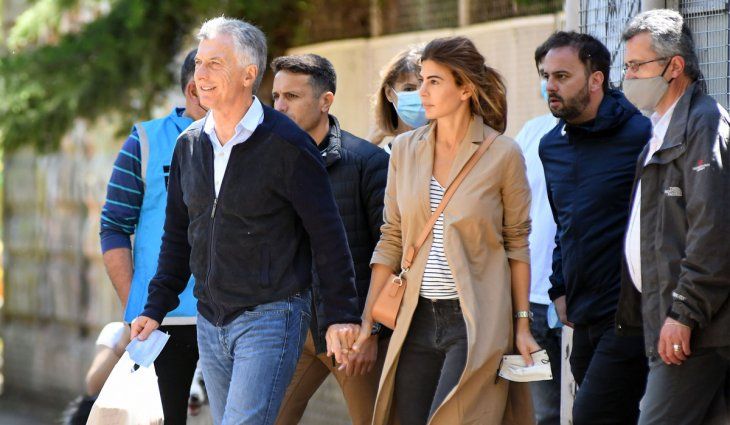 Macri fue a votar con militantes que maltrataron a la prensa