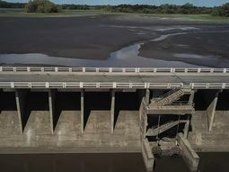 El gobierno uruguayo destina 40 millones de dólares adicionales a obras para paliar la crisis del agua. El gobierno uruguayo destina 40 millones de dólares adicionales a obras para paliar la crisis del agua.