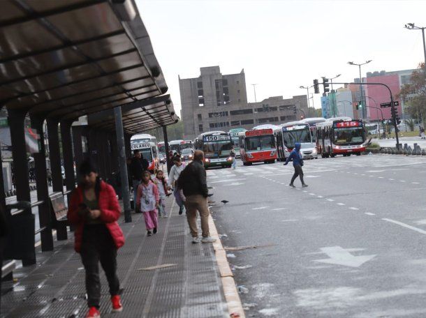 La reacción del Gobierno por el paro de colectivos de este martes: Extorsivo