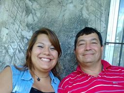 Una chica se reencontró con su papá tras crear una página en Facebook para hallarlo