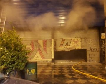 Quisieron robar un local y como no pudieron llevarse nada lo incendiaron