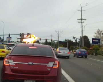 Una avioneta se estrelló en una autopista de Estados Unidos