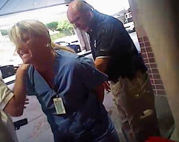 VIDEO: El violento ataque de un policía a una enfermera