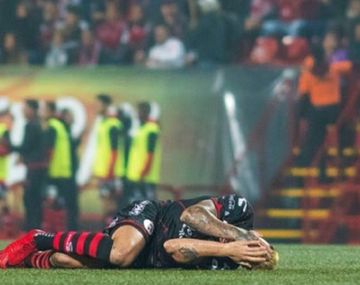 El jugador sufre en el piso; fue reemplazado por Bolaños