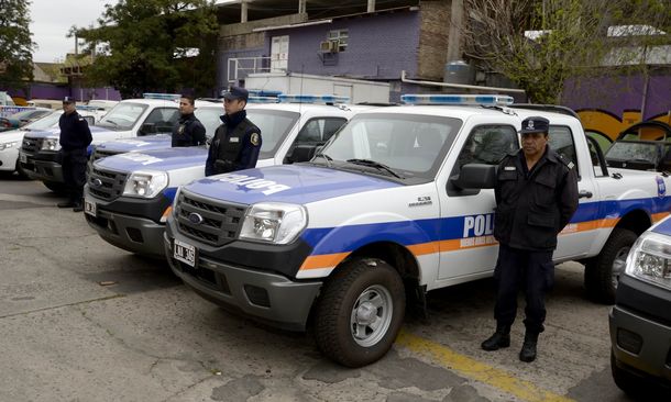 Intentó robar una moto, se tiroteó con los vecinos y escapó desnudo