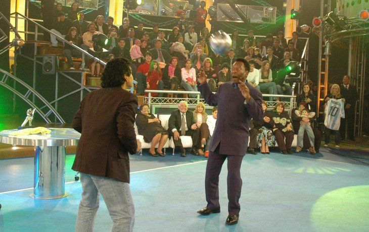 El día que Maradona y Pelé jugaron un cabeza en La Noche del 10