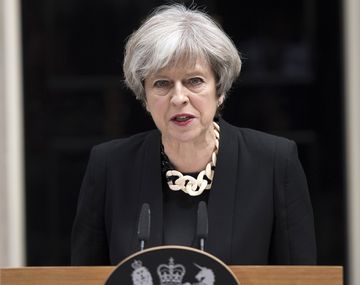Theresa May habló de reforzar leyes antiterroristas
