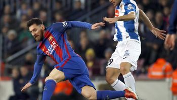 La Pulga volvió al color oscuro en su cabellera La Pulga volvió al color oscuro en su cabellera